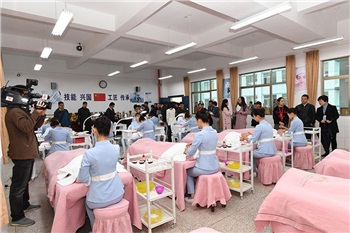教育部央媒采訪團聚焦長沙職業(yè)教育（轉(zhuǎn)自：長沙市教育局）