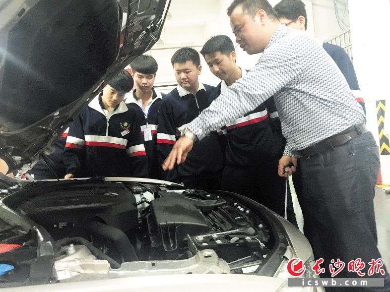 “黑馬”是怎么奔上快速道的