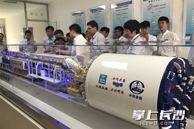 與中職合作培養人才，企業將盾構機開進校園