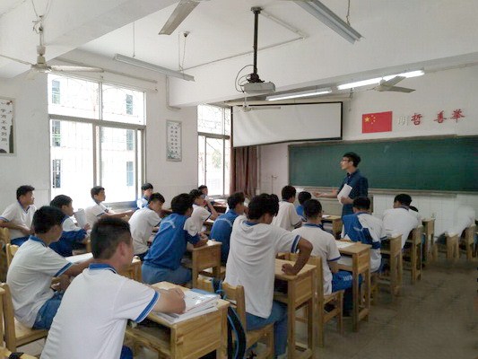 航天學校：開學第一課，領導推門聽課忙——我校新學期“推門聽課”教學活動