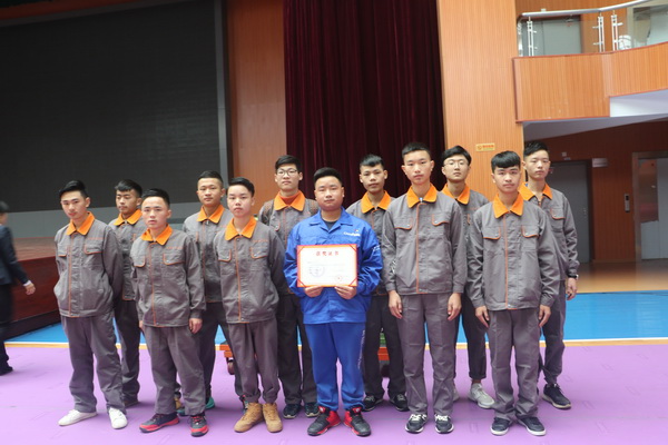 航天學校：開幕式上露絕活，少年工匠揚美名——我校學生參與2017年全國九市區職教協作會第三十屆年會開幕式暨長沙市中等職業學校技能展演